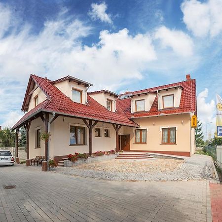 מלון Sulechów Vera מראה חיצוני תמונה