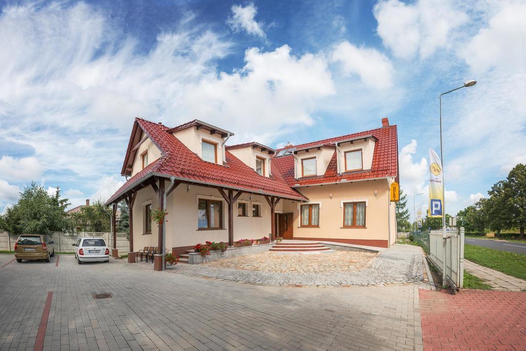 מלון Sulechów Vera מראה חיצוני תמונה