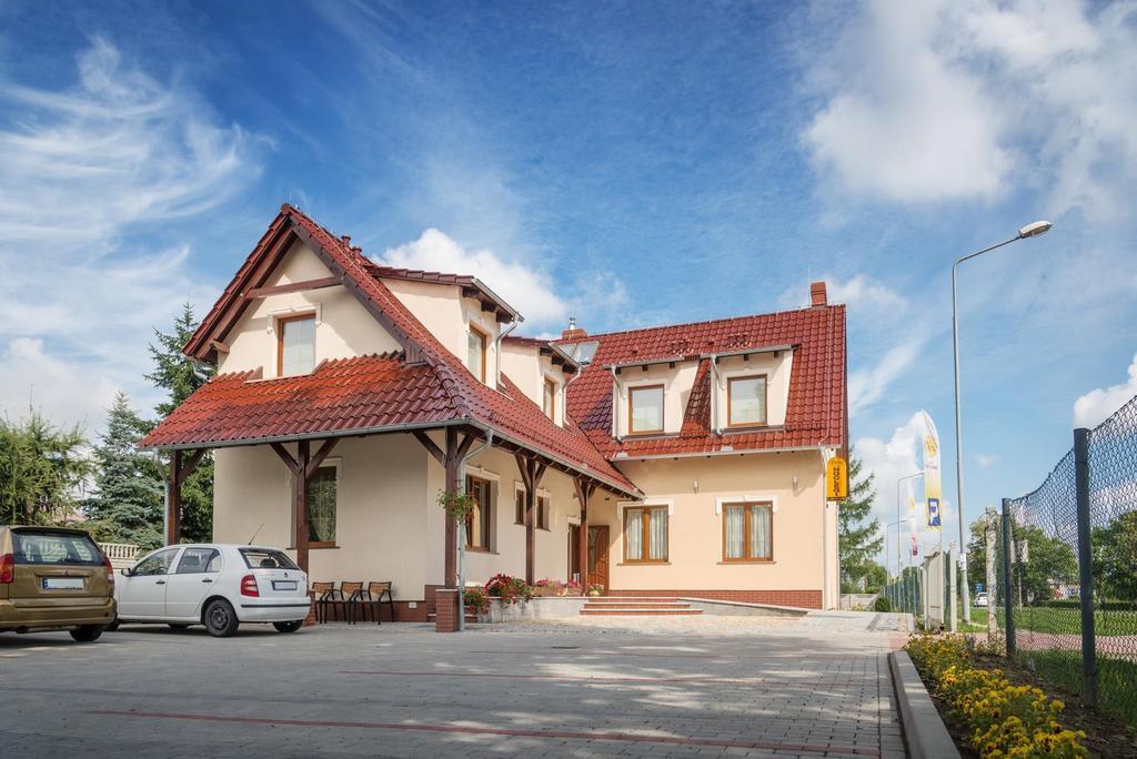 מלון Sulechów Vera מראה חיצוני תמונה